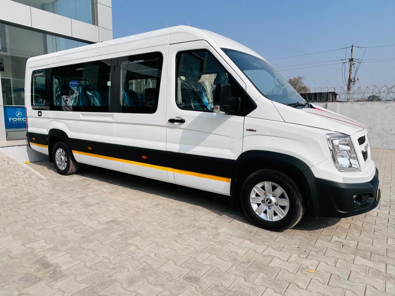 Business Class Urbania Vehicle (16+1 Seater)